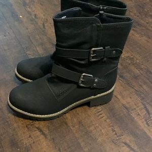 NWOT, GLOBALWIN Women's 17YY12 Fashion Boots, Black, Size 9